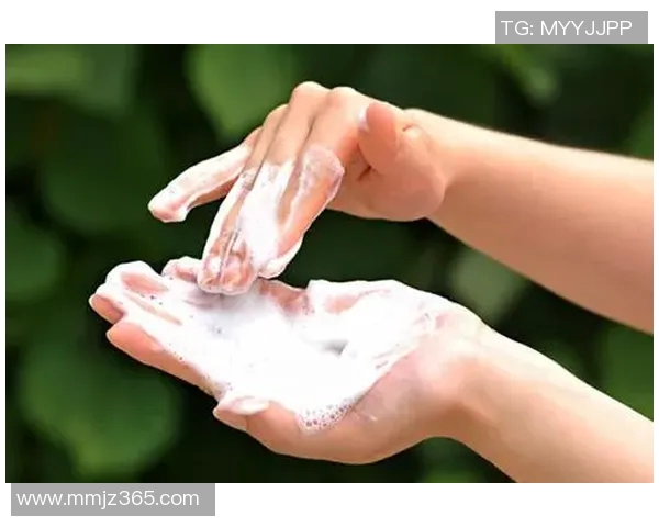 足球明星倾情代言洗面奶展现清新肌肤与运动魅力的完美结合